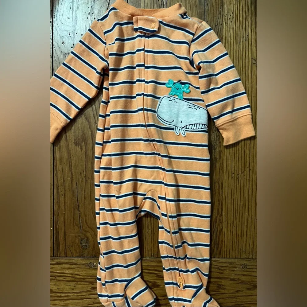 EC- 2 FOR 1 Baby Pajamas! 1 Footie & 1 Bodysuit! Size 6 Months.